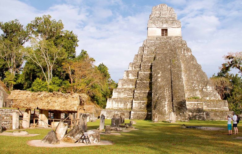 Zentrum der klassischen Maya-Periode: die antike Stadt Tikal, heute eines der wichtigsten Touristenziele in Guatemala.